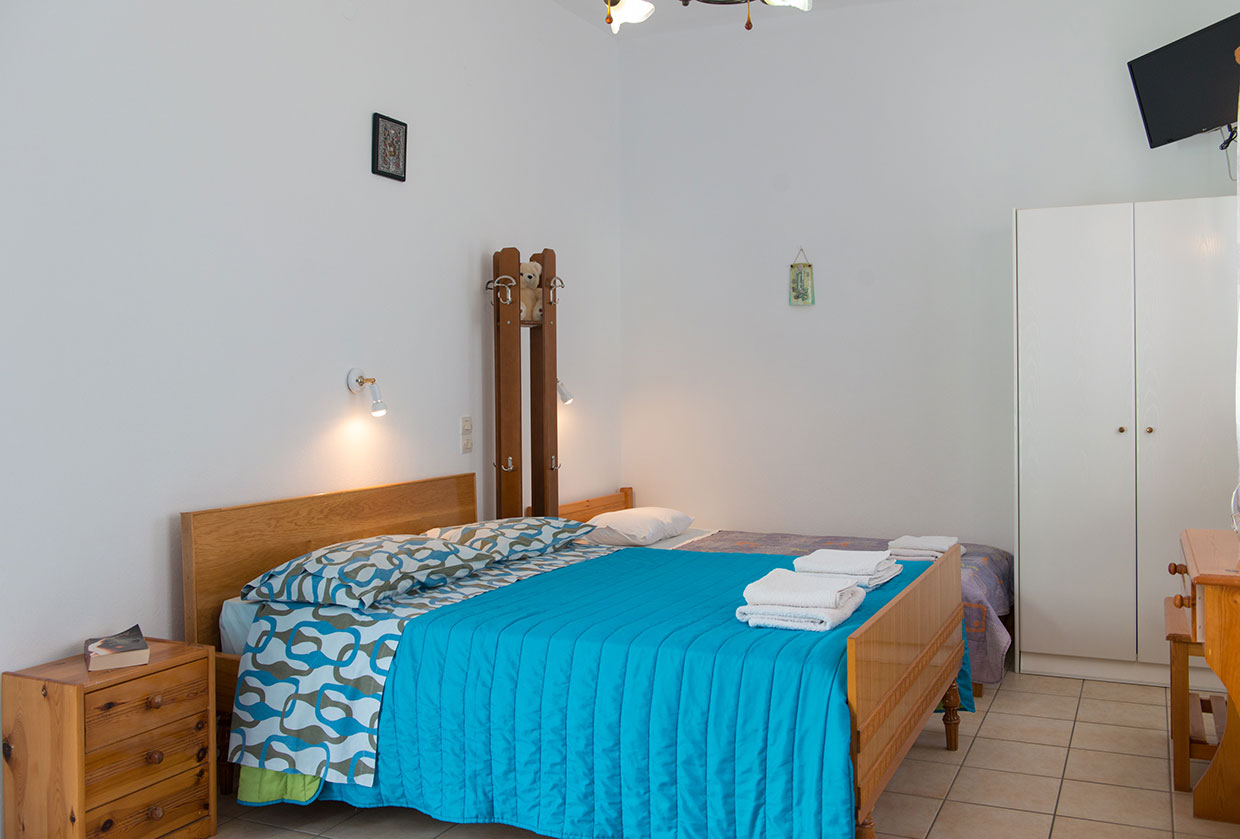 Μονόχωρη γκαρσονιέρα με θέα θάλασσα στο Βαθύ Σίφνου