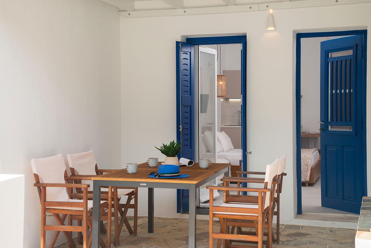 Η αυλή του δωματίου 1