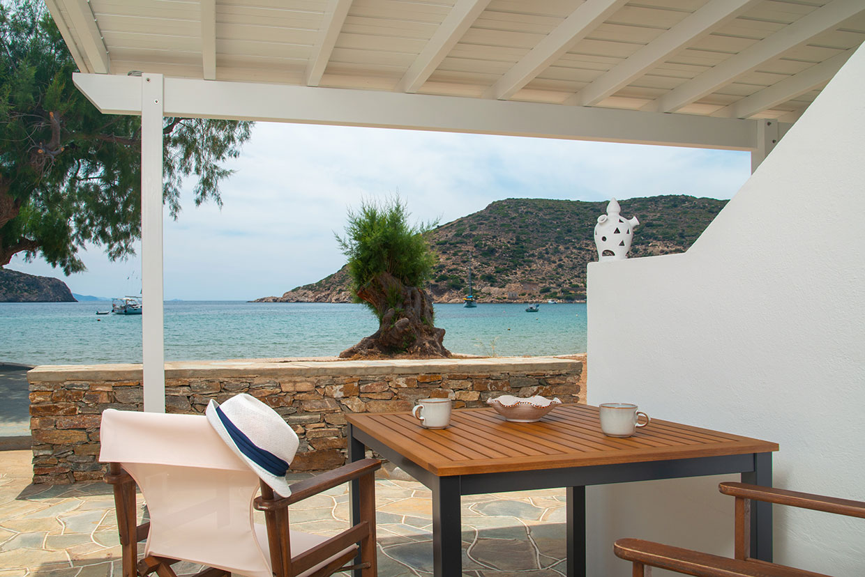 Αυλή με θέα στη θάλασσσα