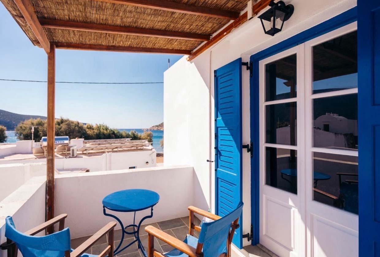Μπαλκόνι με περιορισμένη θέα στη θάλασσα